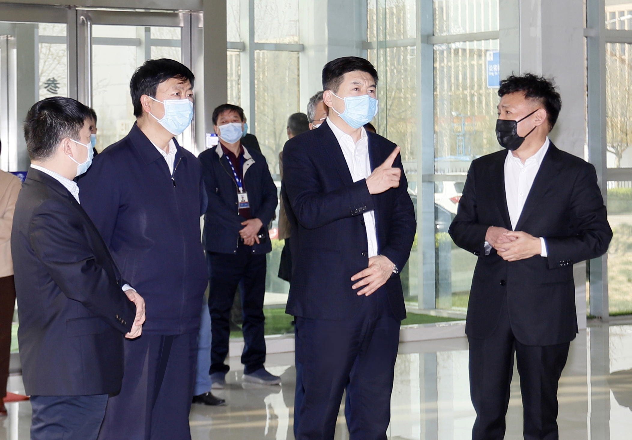 河南省委常委、副省長費東斌蒞臨 花花牛乳業集團調研