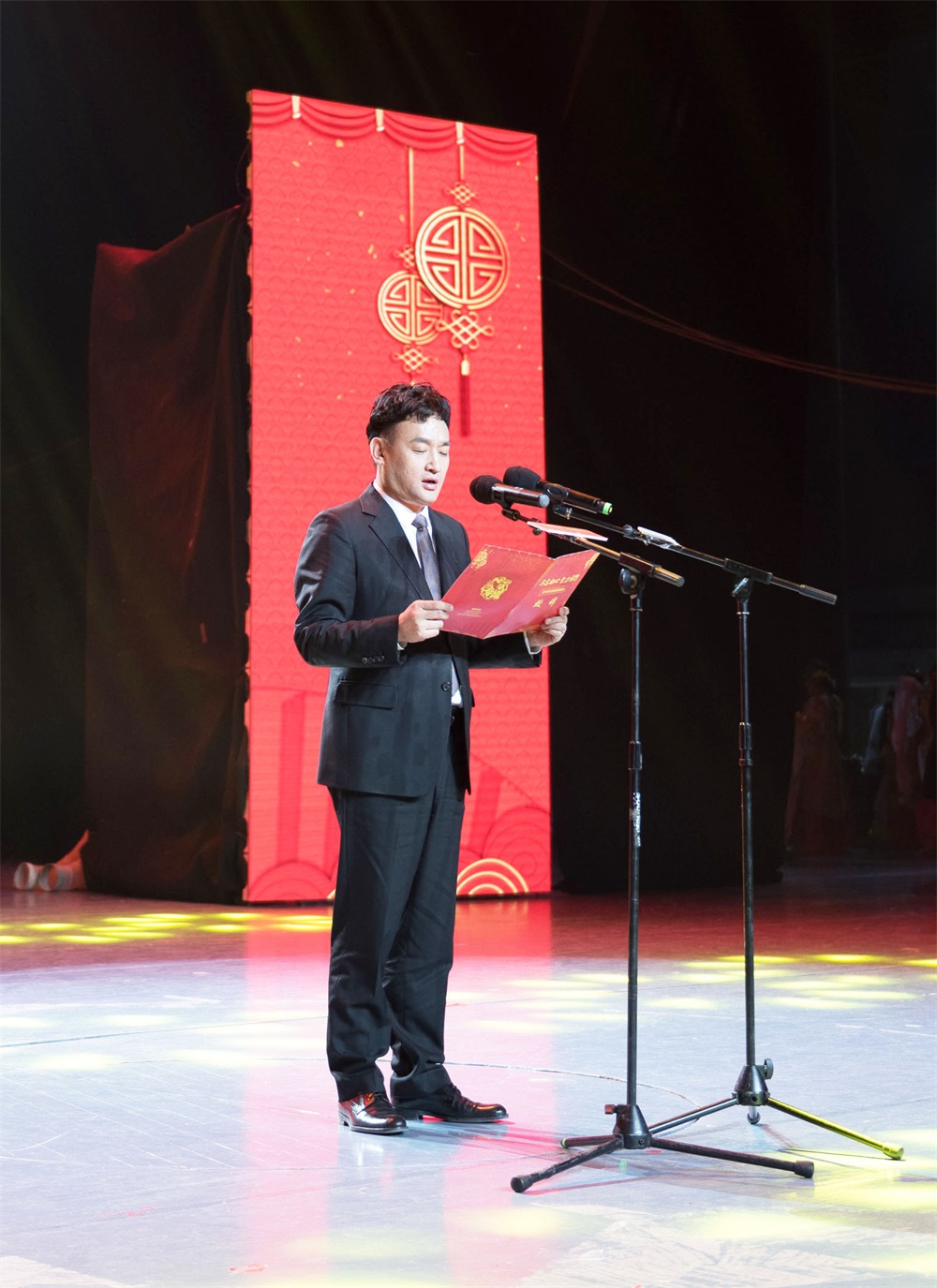 “不忘初心、聚力前行” 花花牛集團(tuán)2018迎新春聯(lián)歡會(huì)隆重舉行