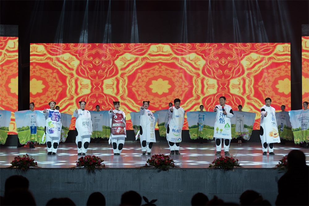 “不忘初心、聚力前行” 花花牛集團(tuán)2018迎新春聯(lián)歡會(huì)隆重舉行
